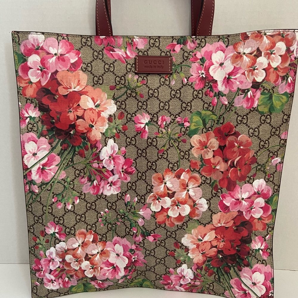 💯 Authentic Gucci Supreme Bloom Bag